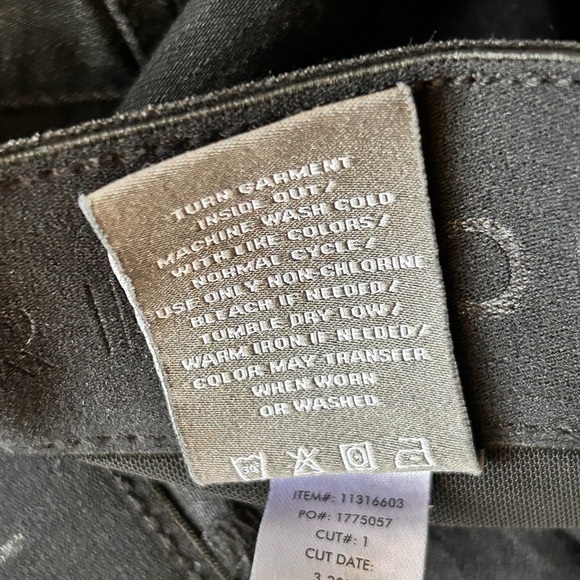 Bombshell Skinny Premium Stretch High-Rise Jean. 26R black Torrid Item 1… - Picture 10 of 14